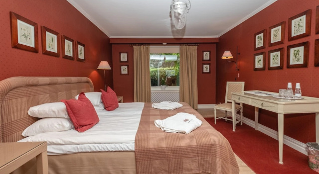 Thorskogs Slott, Book Hotel  