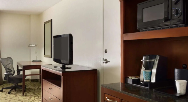 Четырёхместный номер Standard Hilton Garden Inn West Monroe