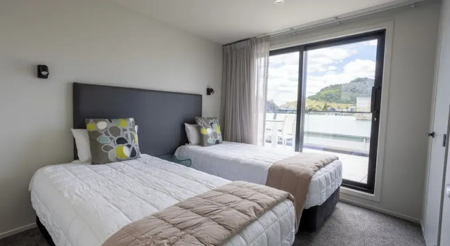 Апартаменты с 2 комнатами с видом на горы Belle Mer Beachfront Apartments