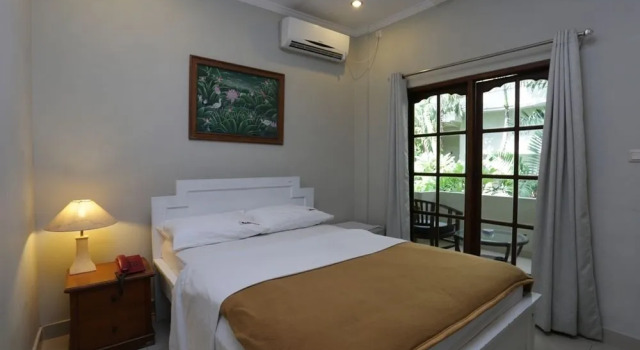RedDoorz near Pantai Double Six