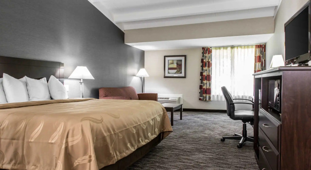 Люкс Quality Inn & Suites Danbury near University
