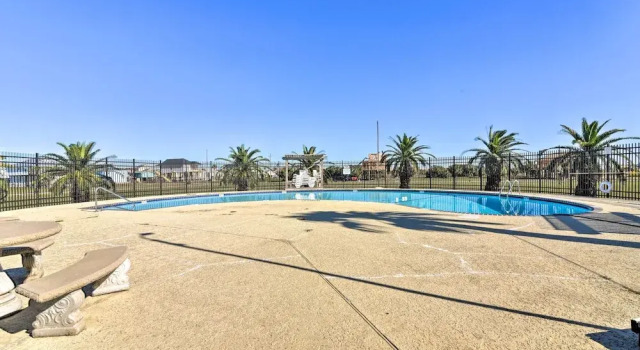 Коттедж Terramar Beach & Pool Access: West Galveston Home!