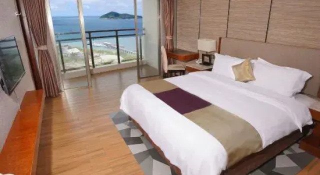 Люкс Deluxe с балконом и с видом на море Galaxy Bay Hotel