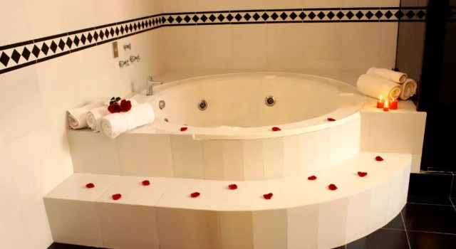 Двухместный люкс Capital Plaza Hotel