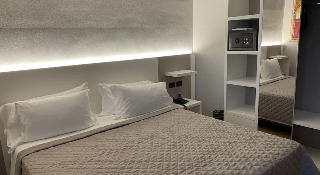 Трёхместный номер Standard с балконом и с видом на озеро Hotel Villa Rosa