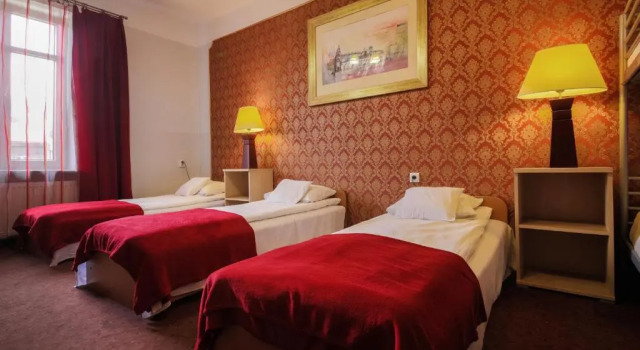 Трёхместный номер Standard Red Carpet Hostel