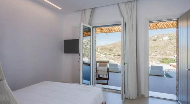 Полулюкс с красивым видом из окна Super Paradise Hotel