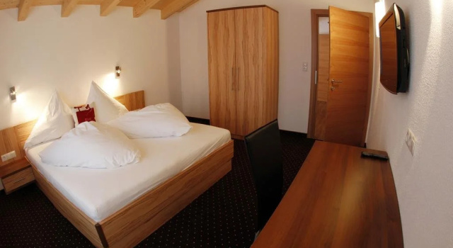 Apart Bergreich, Rezervați Hotel Hoteluri în Tirol cu parcare, Parcare