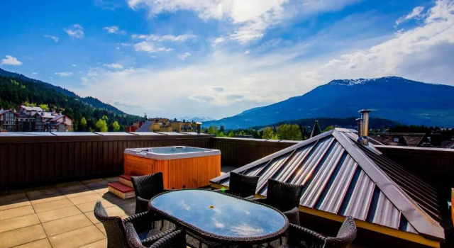 Люкс с 2 комнатами Sundial Hotel