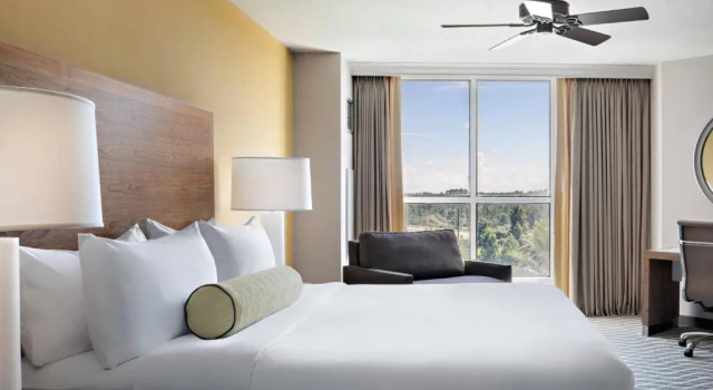 Номер Standard Gaylord Palms Resort & Convention Center