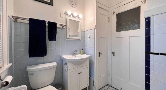 Апартаменты Chic Milwaukee Apartment in Hip Neighborhood!