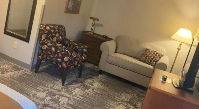 Люкс Deluxe Super 8 by Wyndham Grand Rapids