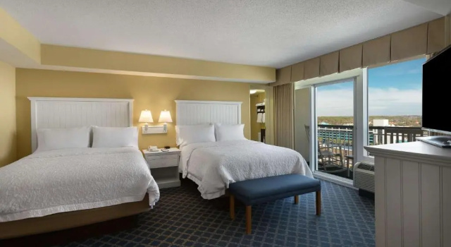 Четырёхместный номер Hampton Inn & Suites Myrtle Beach Oceanfront