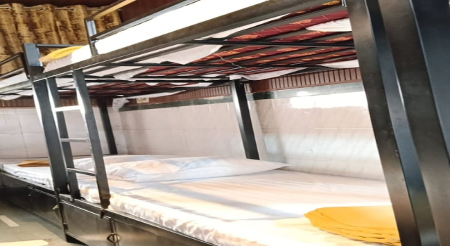 Кровать в общем номере Nawab PG & Hostel Bhiwandi