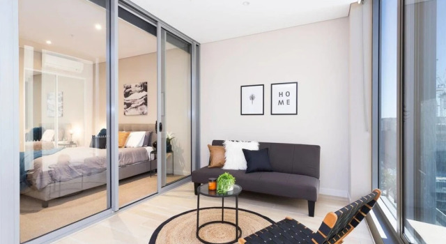 Chic Designer Apartment in Olympic Park + Parking, Забронировать Апартаменты/квартира Сидней Sydney Region, рядом с Marina Square Shopping Center