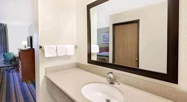 Номер Standard Super 8 by Wyndham Mt. Pleasant
