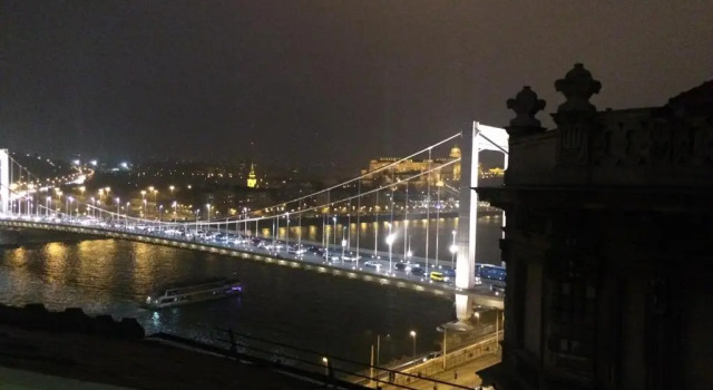 Апартаменты с 3 комнатами Riverside flat with King Castle view