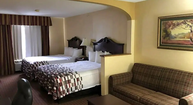 Четырёхместный люкс Red Roof Inn & Suites Chestertown