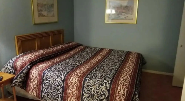 Апартаменты Walk to Beach - Heart of Entertainment District 1 Bedroom Home by RedAwning