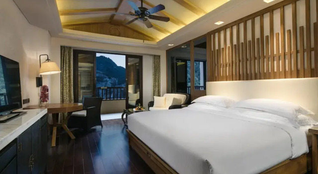 Двухместный номер Standard с балконом Hilton Sanqingshan Resort