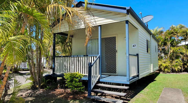 Вилла Alex Beach Cabins and Tourist Park