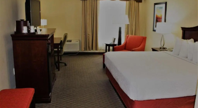 Номер Standard с видом на бассейн Best Western Plus Burlington