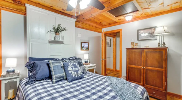 'bear Acres Getaway' Cabin w/ Deck in Townsend!