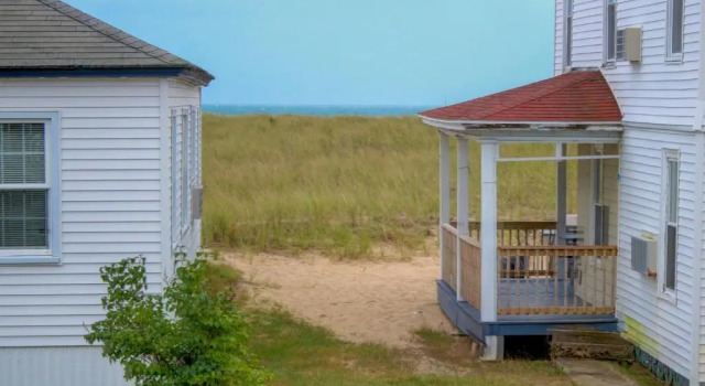 Четырёхместный номер Standard рядом с пляжем Waves Oceanfront Resort