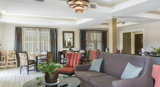 Holiday Inn Express Hotel & Suites Cullman by IHG, Book Hotel Hoteller i Cullman med morgenmad, Morgenmad
