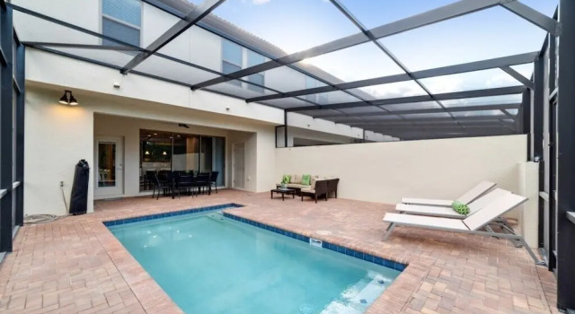 Windsor At Westside Luxury Pool 5 Bedroom Home by Redawning