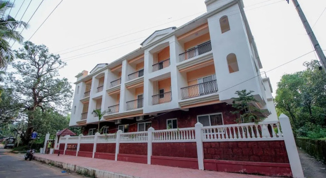 OYO 10972 Home Poolside 2BHK Siolim, Забронировать Отель Отели Oxel с парковкой, Парковка