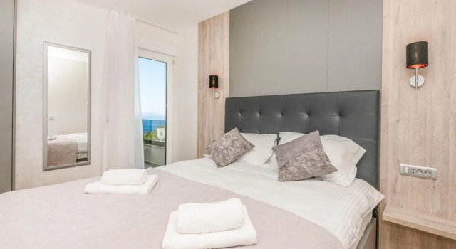 Amazing Home in Makarska with Outdoor Swimming Pool, Hot Tub & WiFi