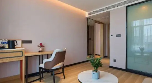 Люкс Deluxe IU Hotel (Xindaji Market Branch, Funing District, Qinhuangdao)