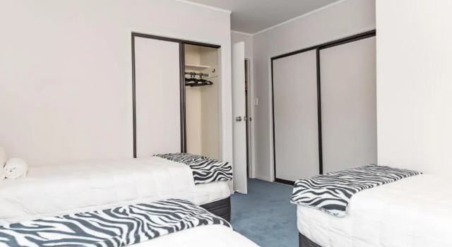 Семейные апартаменты Dolphin Motel