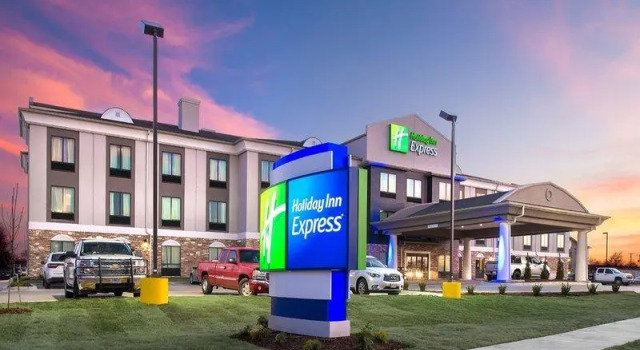 Кровать в общем номере Holiday Inn Express Hutchison by IHG