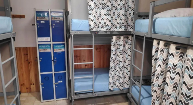 Кровать в общем номере Hostel Triana Backpackers