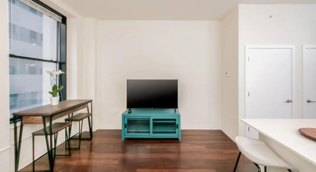 1BR Luxury Studio Historic Building, Parking, Rooftop Deck & Gym, Rezerwuj Hotel  