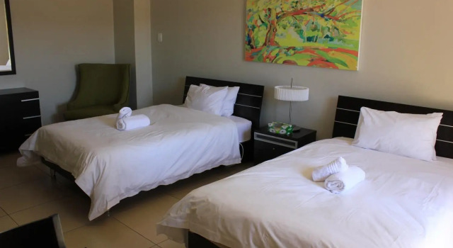 Royal Sable B&B, Book Bed and Breakfast Hoteller i Boksburg med pool, Swimmingpool