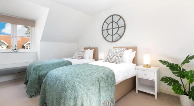 Апартаменты Albatross House - Comfy Home with Parking