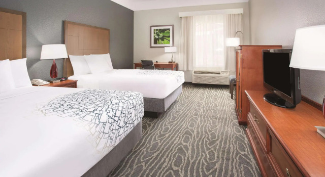 Четырёхместный номер Standard La Quinta by Wyndham Gallup
