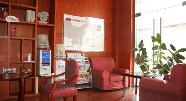 Hanting Express Yan'an Third Road - Tsingtao, Prenota Hotel Hotel a Shandong con parcheggio, Parcheggio