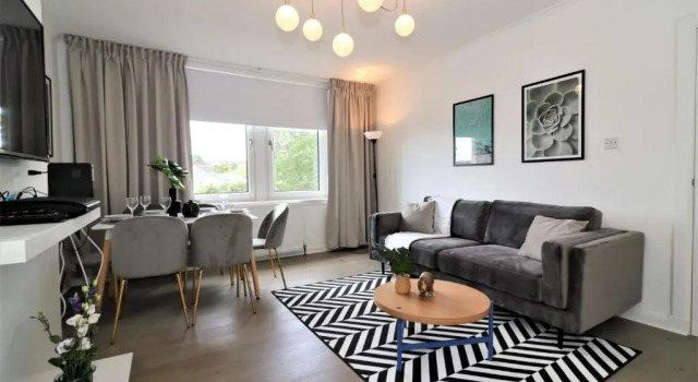 Macintosh Upper, Book Hotel Bellshill Lanarkshire