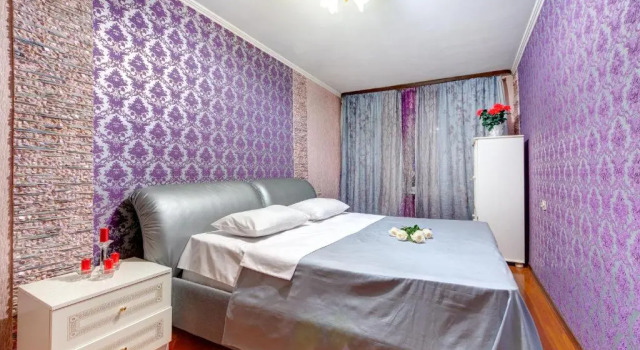 Four-room apartment near the Opera of Ukraine