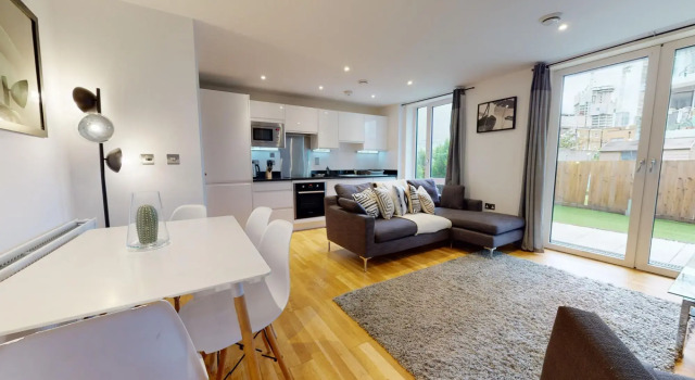 Comfy Two Bedroom One Bath Apartment in Limehouse, Varaa Huoneisto Asunnot kohteessa Merseyside, Huoneisto
