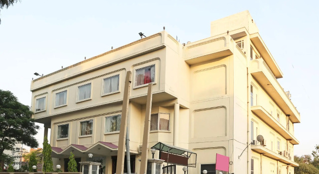 Capital O 4962 Hotel Meridian Palace, Забронировать Отель Отели Джамму и Кашмира с завтраком, Завтраки