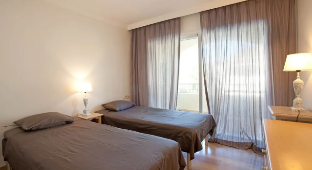 Апартаменты с 2 комнатами с балконом Luxury beach apartment Elviria, Marbella