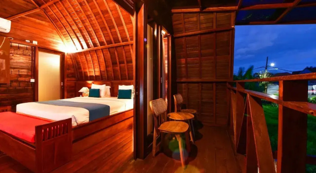 Вилла Luxury The Lumbung Wood Villa