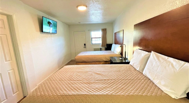 Четырёхместный номер Standard Budget Inn Giddings