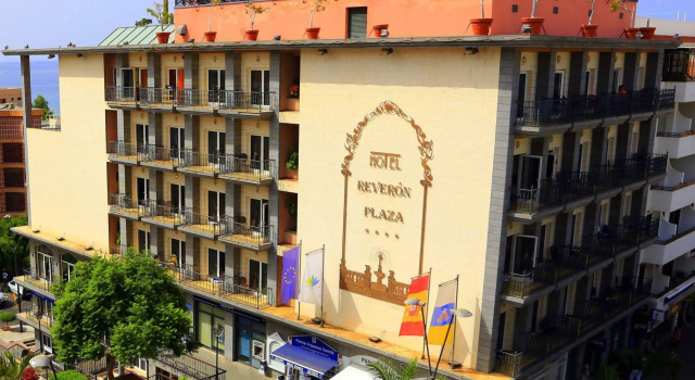 Hotel Reveron Plaza, Book Hotel Hotels in Tenerife with a Pool, Swimming Pool