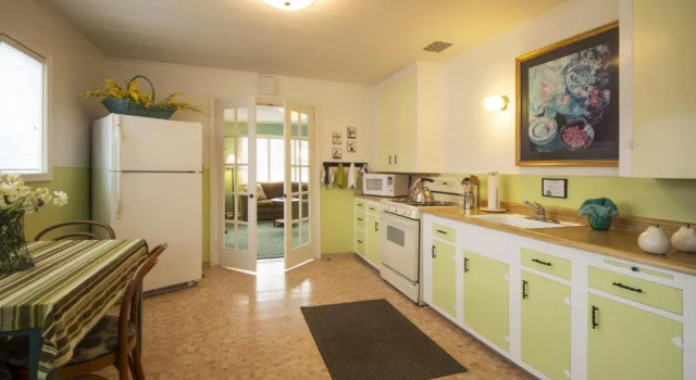 Коттедж c 1 комнатой Beachside Inn